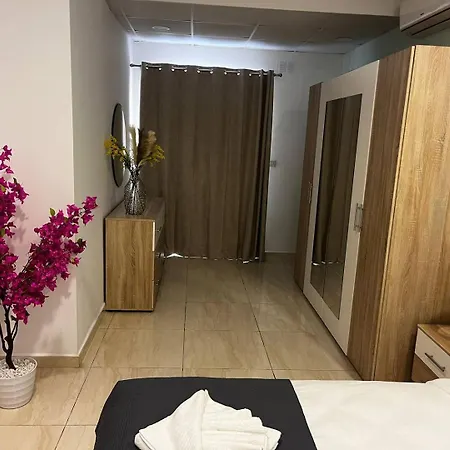 Apartmán Bugibba Square Cosy Onebed By Homely!
